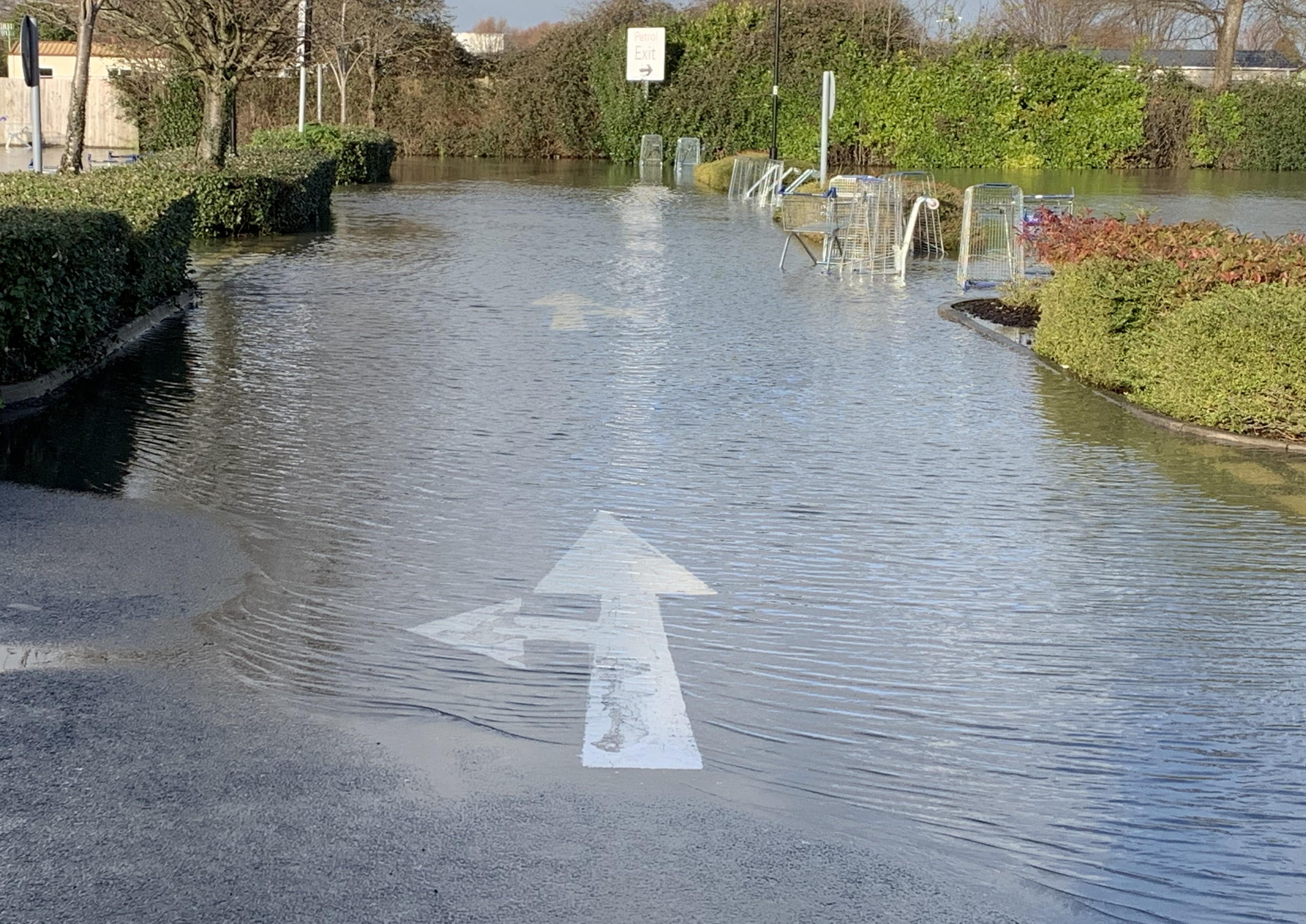 Tesco’s car park in Bognor Regis has been left under water after more flooding over the weekend. SUS-191223-143539001