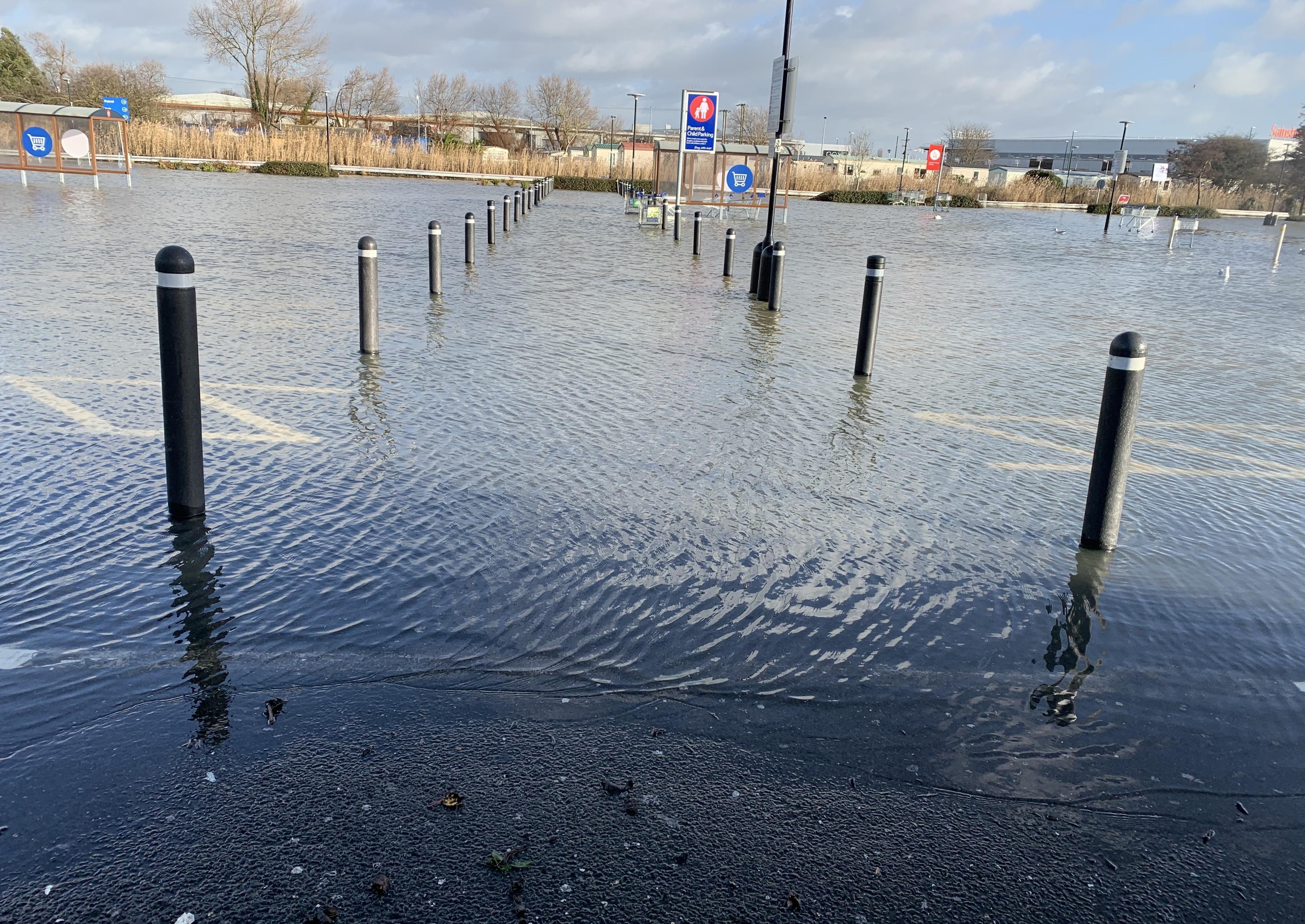 Tesco’s car park in Bognor Regis has been left under water after more flooding over the weekend. SUS-191223-143633001