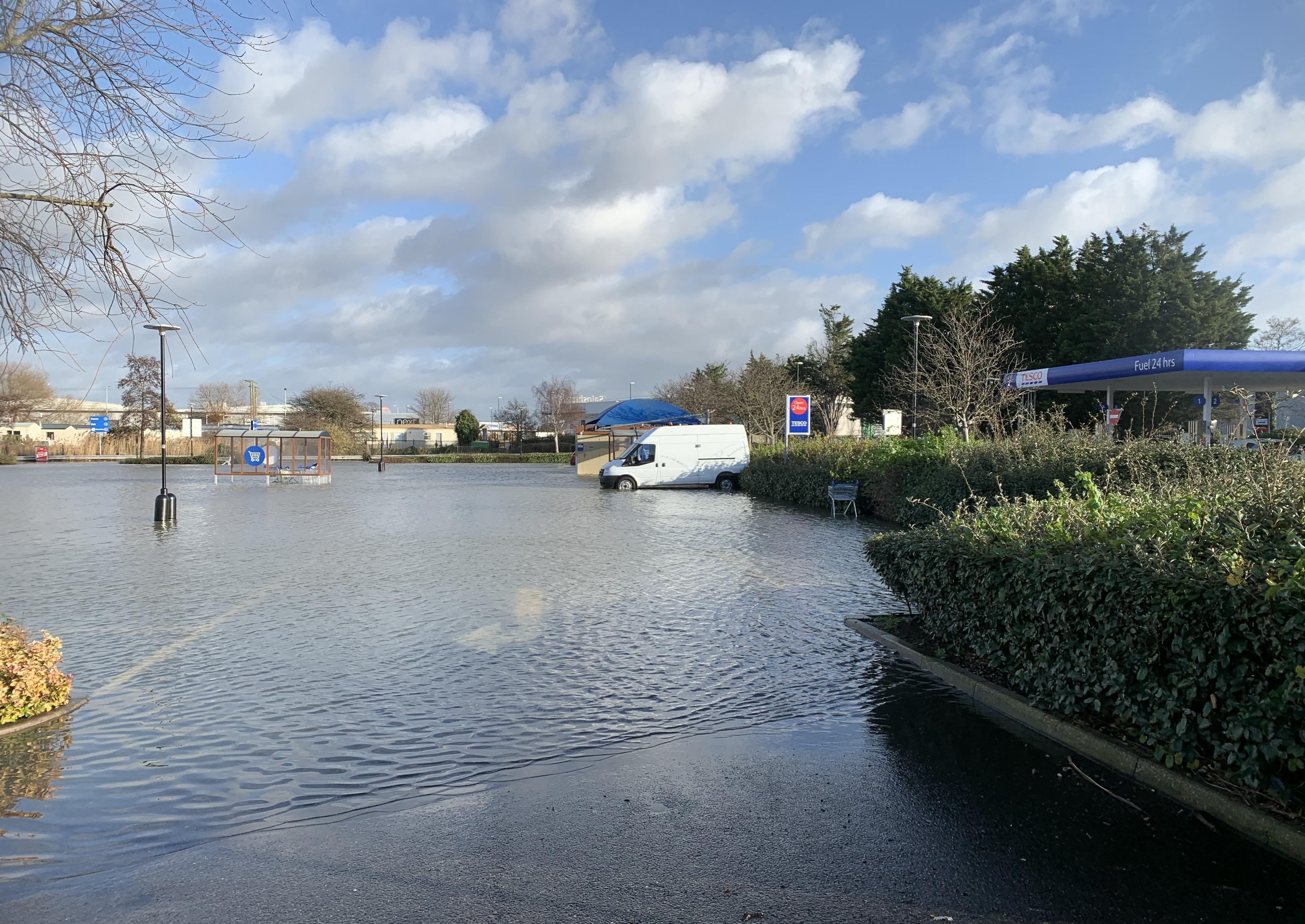 Tesco’s car park in Bognor Regis has been left under water after more flooding over the weekend. SUS-191223-143507001
