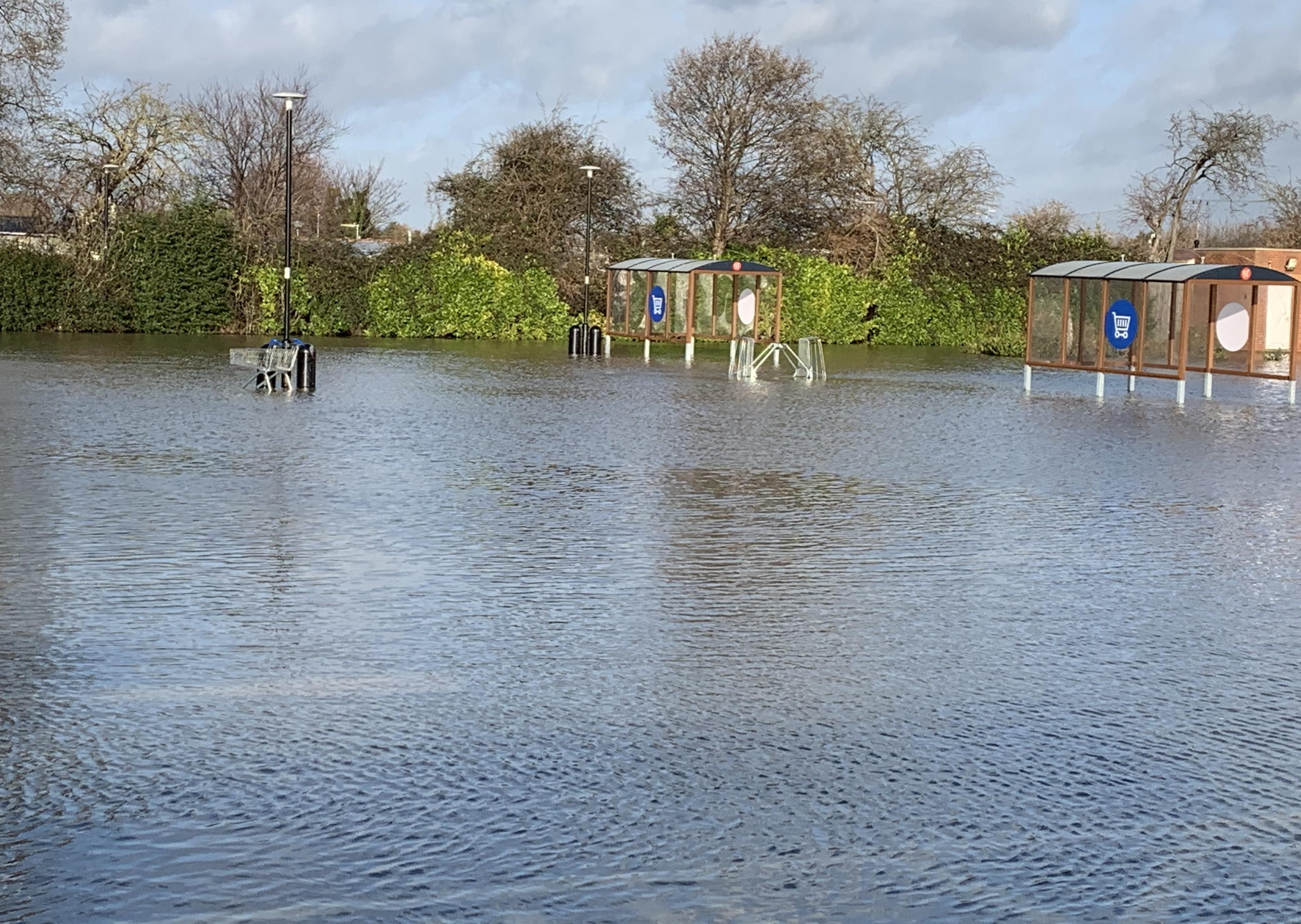 Tesco’s car park in Bognor Regis has been left under water after more flooding over the weekend. SUS-191223-143645001