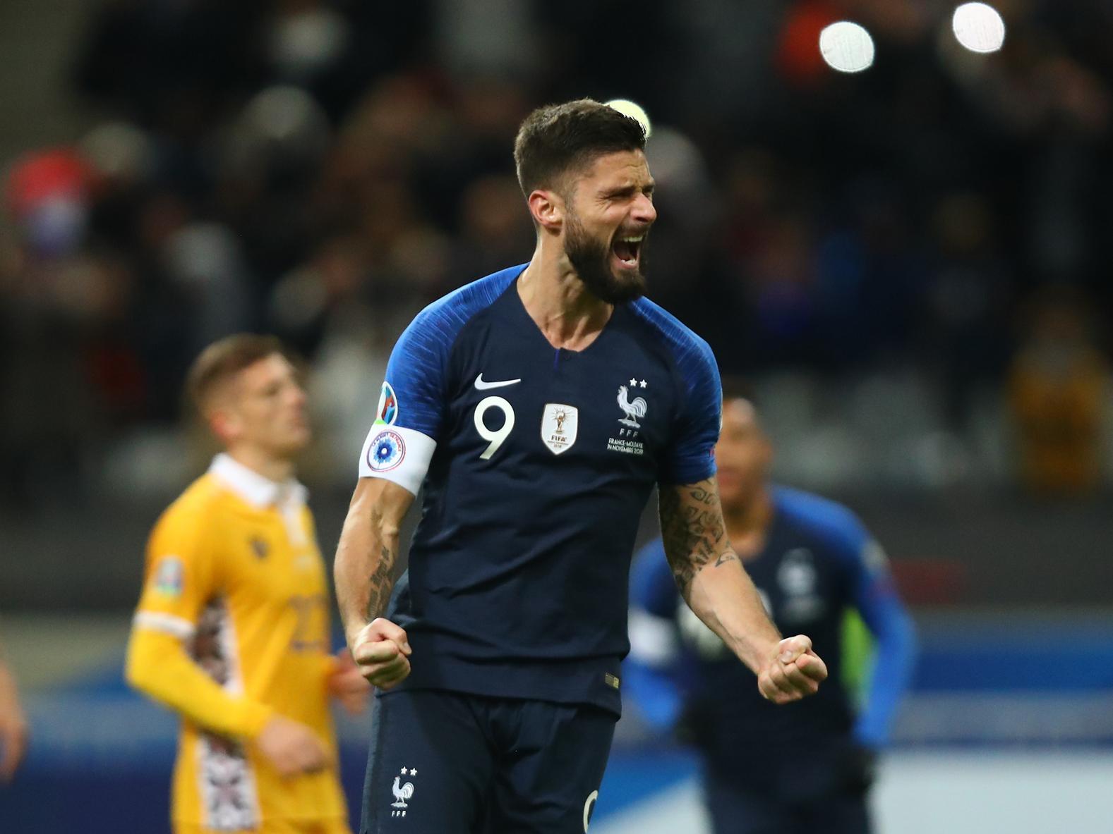 Newcastle want to sign Olivier Giroud on loan for the rest of the season but Chelsea have told them they will not let the striker leave unless they can bring in a replacement. (Telegraph)