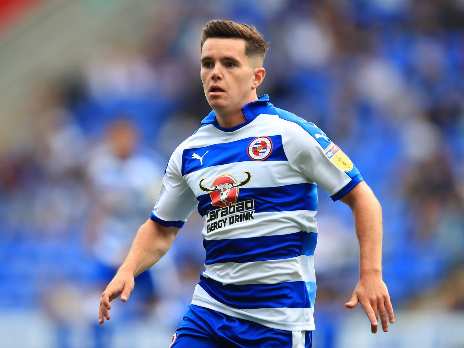 Oxford United are set to rival Sunderland for the signing of ex-Reading midfielder Liam Kelly from Feyenoord. (Oxford Mail)