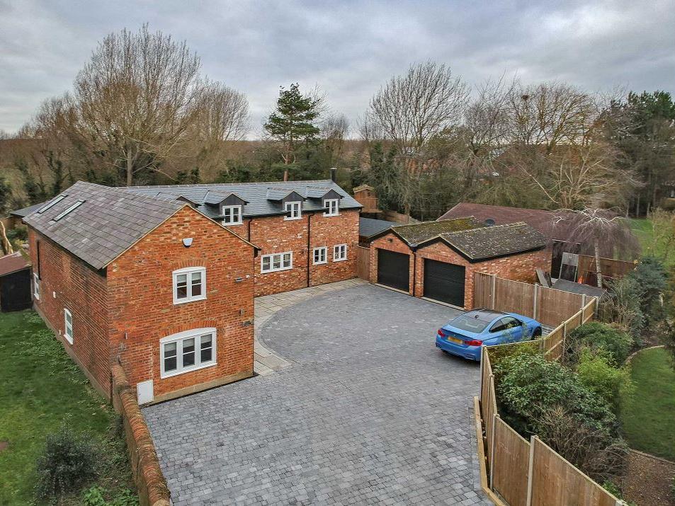 Situated in the desirable area of Milton Keynes Village, this stylish family home features modern furnishings throughout and spacious, private gardens, with excellent transport links close by. Price: 1,000,000 GBP