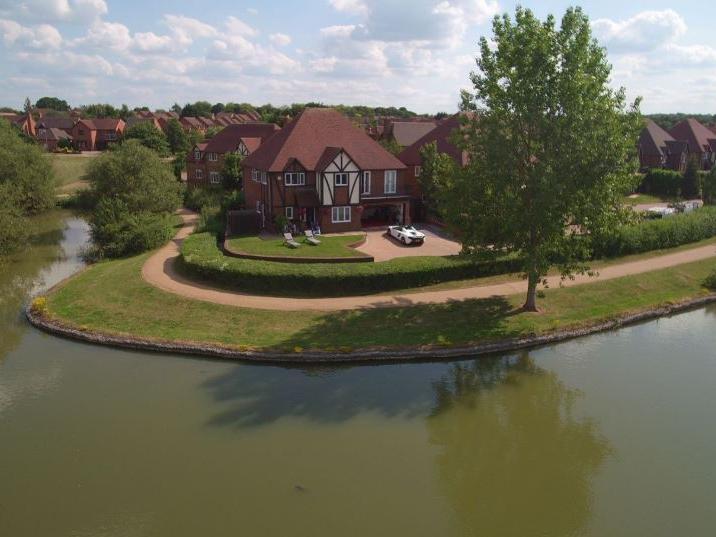 This charming property sits in one of Milton Keynes most desirable locations in Luxborough Grove, offering stunning views across Furzton Lake which can be enjoyed from the master bedroom balcony. Price: 940,000 GBP