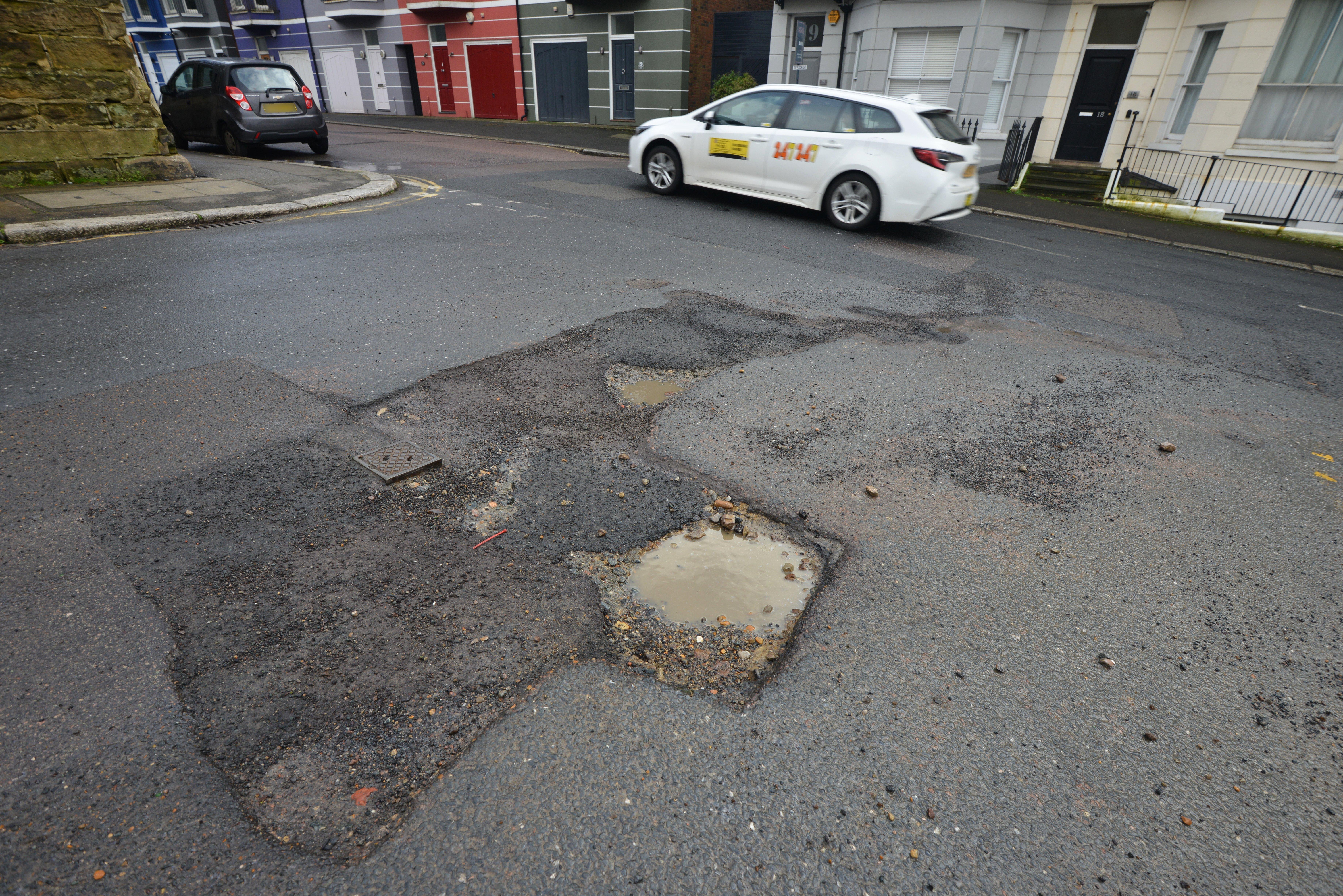 Potholes: Magdalen Road, Hastings SUS-200127-135723001