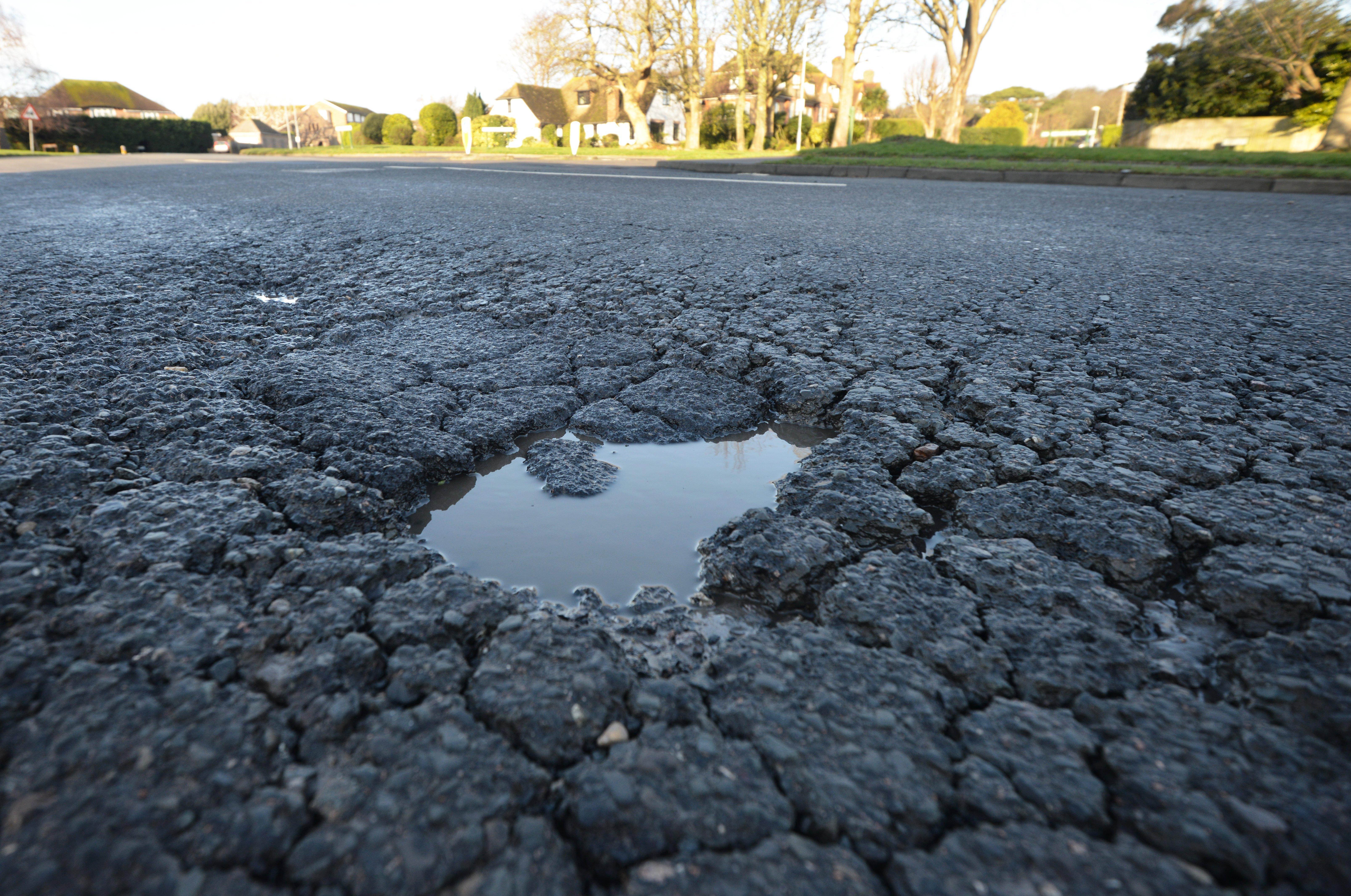 Potholes in Bexhill: Birkdale SUS-200128-104006001