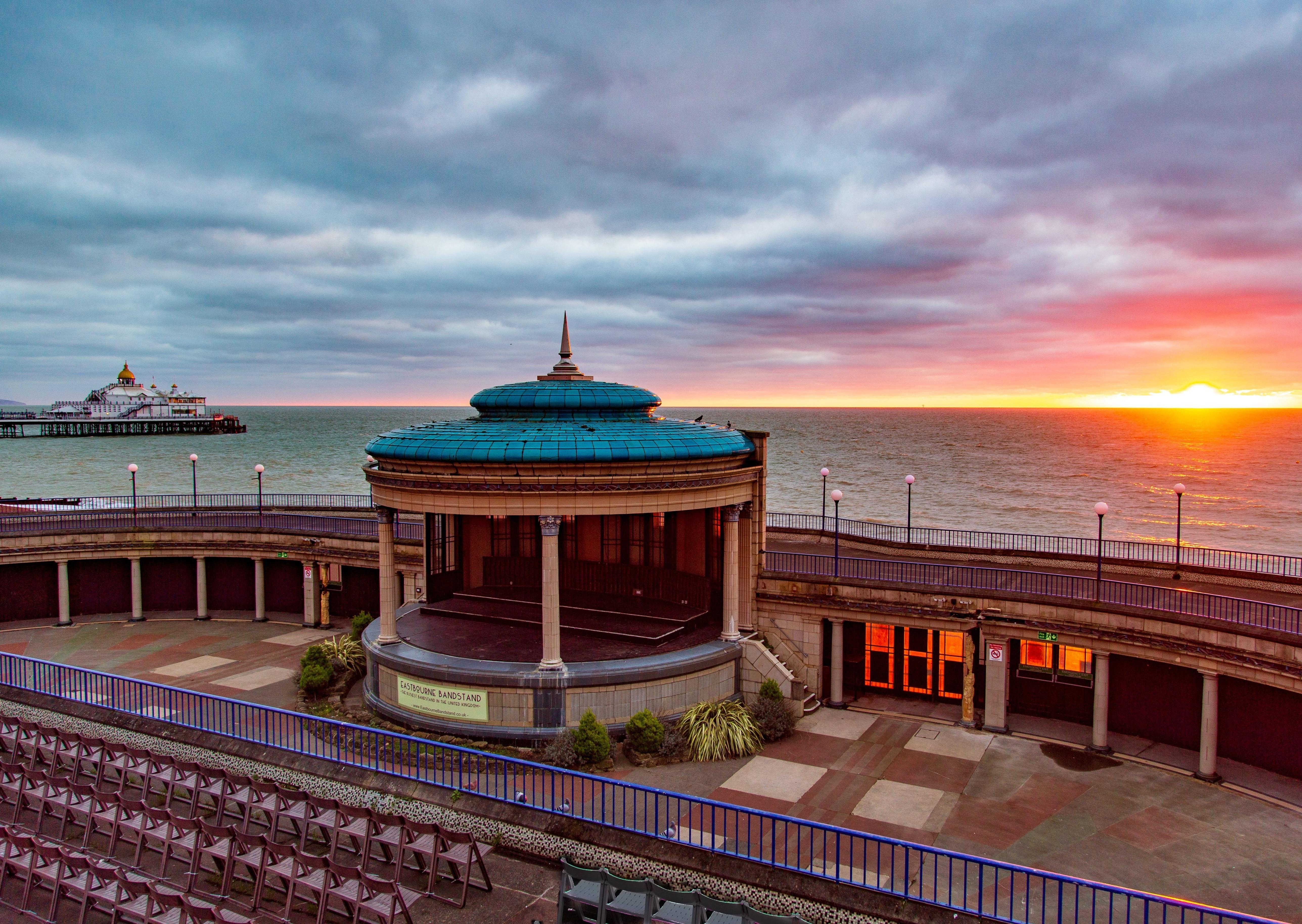 The winter sun rising on a cold January morning over the pier and bandstand. This photograph was taken by Barry Davis on a Canon eos 5d mark iii. SUS-200129-111652001