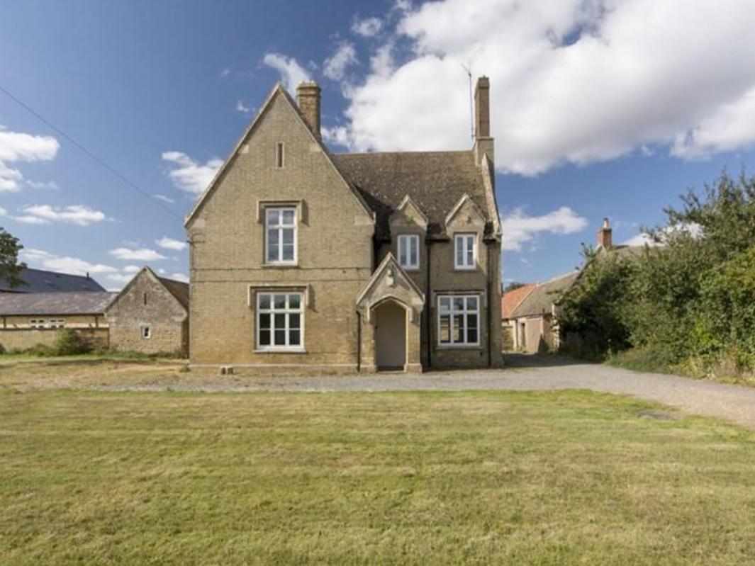 Nestled in the East Northants village of Achurch, this former farmhouse is dripping with original features including meat hooks, servants bells, cold shelves, parquet flooring and fireplaces in the bedrooms. Its on at 625,000.