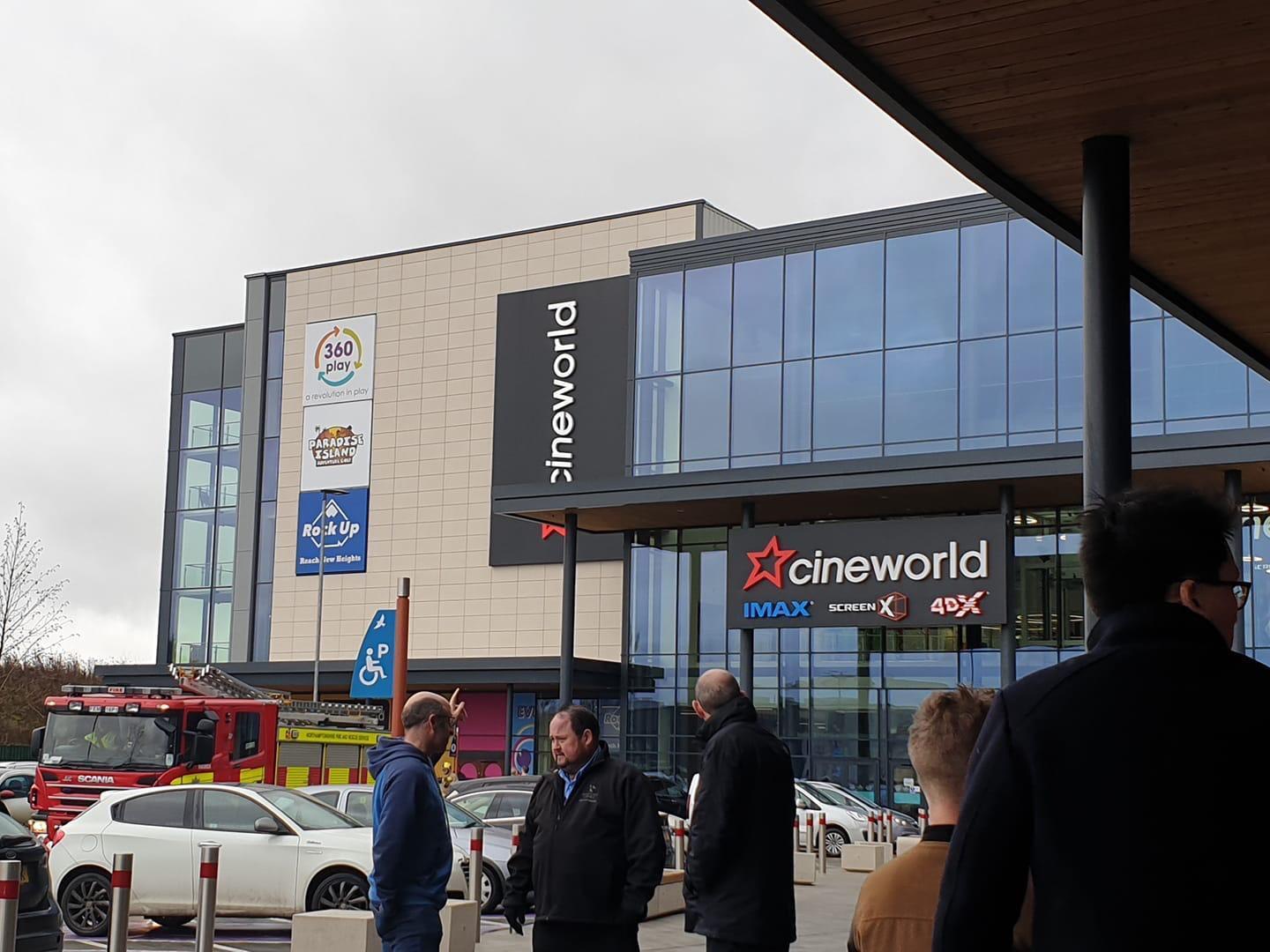 At noon, Cineworld and 360 Play at Rushden Lakes announced they would shut this afternoon after tiles began to blow off the brand new roof there.