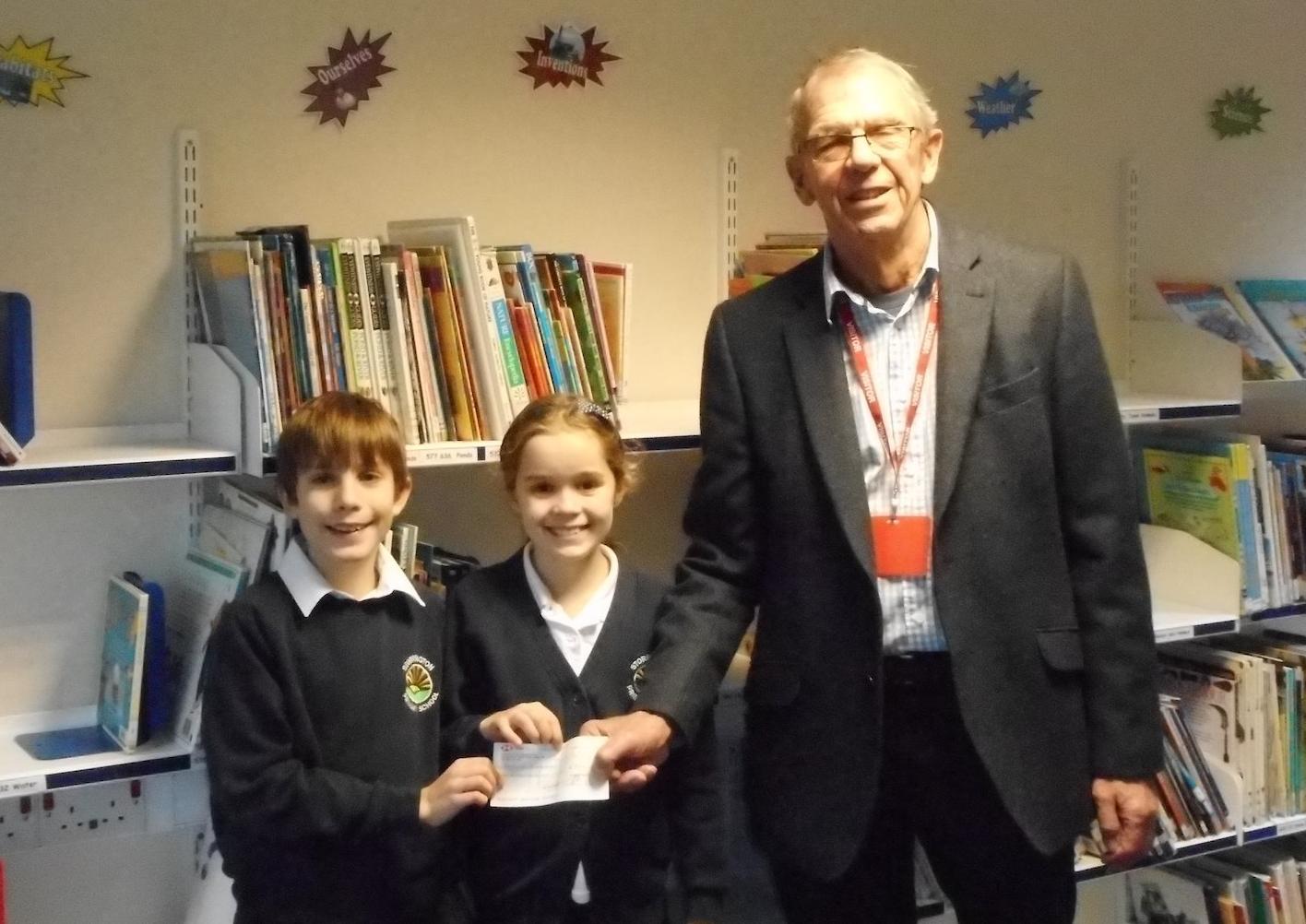Storrington Primary School receiving a cheque for £700 from Rotarian Tony Vaughan SUS-201202-114717001