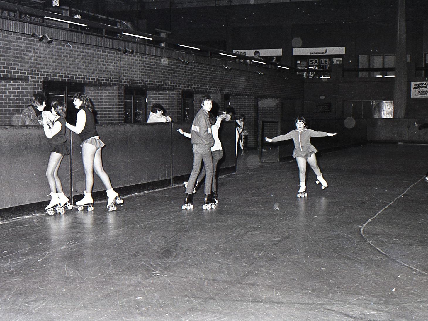 Possible skating lessons. Photo: Living Archive MK